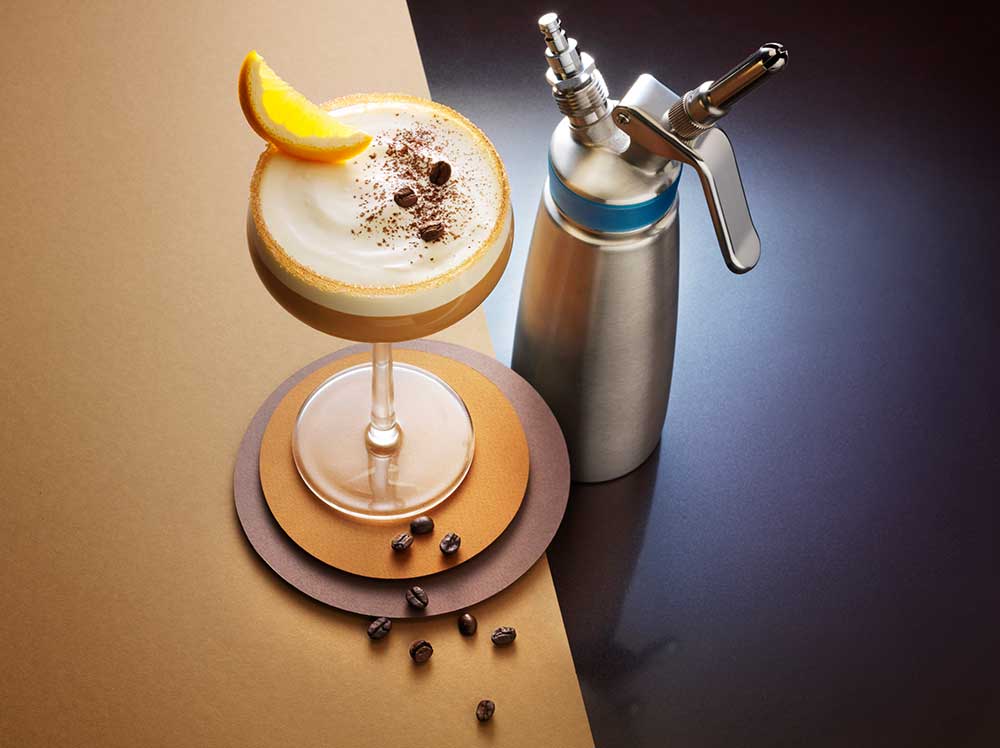 kahvi suklaa Martini käyttäen smartwhip järjestelmää