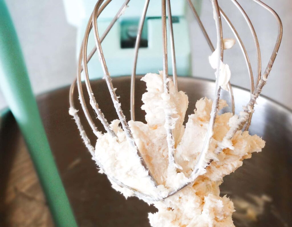 Whipped cream and whisk machine