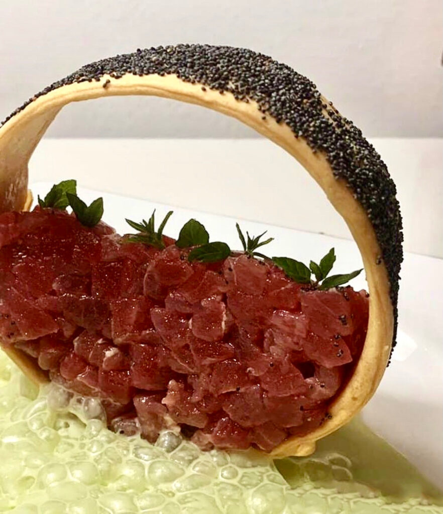 Tuna tartare with avacado foam 882x1024 1